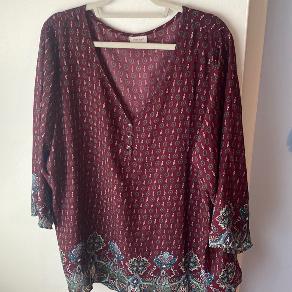 Beautiful maroon top with paisley design. 22/24 Avenue